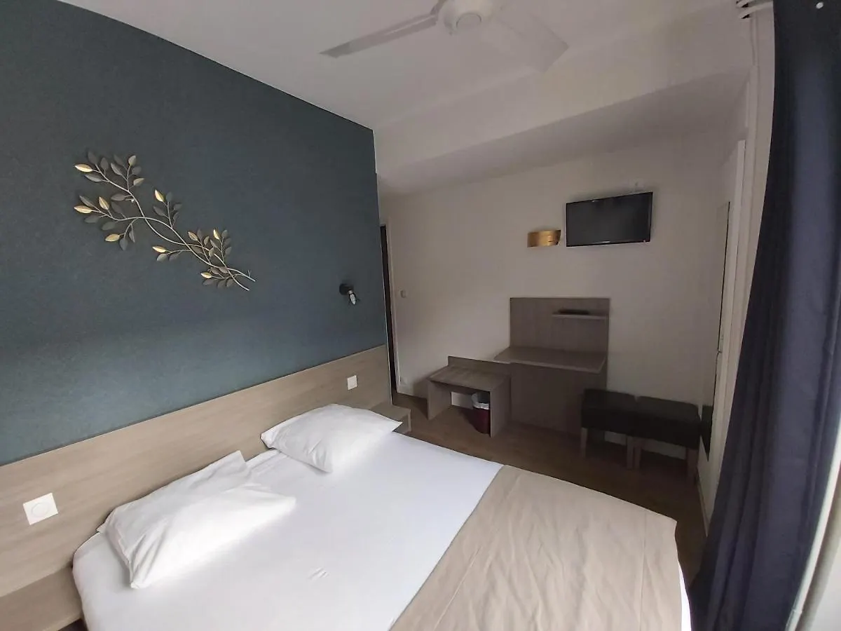 **  Hotel Eiffel Kensington Párizs Franciaország
