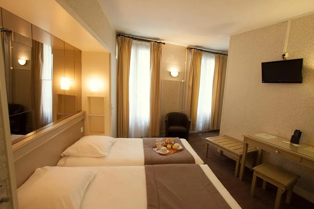 Hotel Eiffel Kensington Párizs 2*,